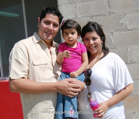 27032012 JAVIER , Isabella y Carolina.