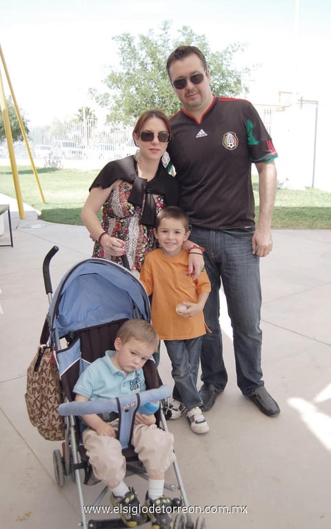27032012 SOFíA , Jorge, Jorge y Santiago.
