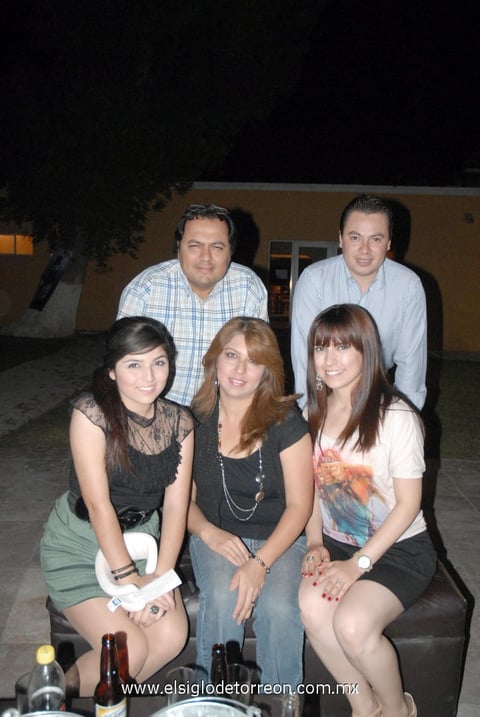 28032012 MAYNé  Flores, Cony de Sifuentes, Cristina Sifuentes, Alejandro Díaz y Jesús Sifuentes.