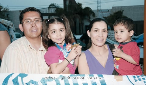 29032012 FERNANDO , Ángela, Ángela y Moisés Fernando.
