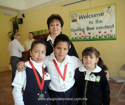 29032012 DORA  Cadena, Amina Cassani, Eduardo Muñoz y Ana Laura Martínez.