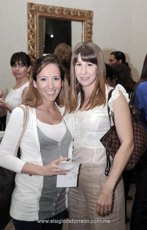 29032012 KARLA  Alarcón y Mónica Peressini.