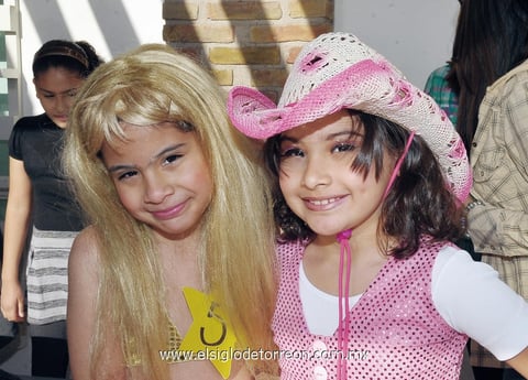 26032012 ROSAURA  y Evelin.