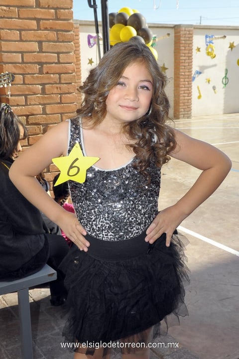 26032012 FRIDA  Jimena interpretó a Jenny Rivera.