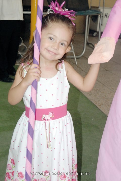 26032012 ANA KARINA  pasó momentos de diversión y sorpresas en su festejo de cumpleaños.