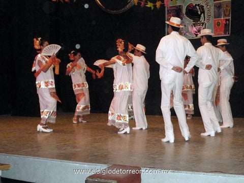 25032012 EL BALLET  Folklórico realizó una impecable presentación.