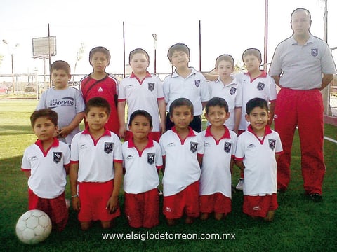25032012 NACHITO  y sus compañeros del equipo de futbol de su colegio, en reciete partido, en el que resultaron ganadores.