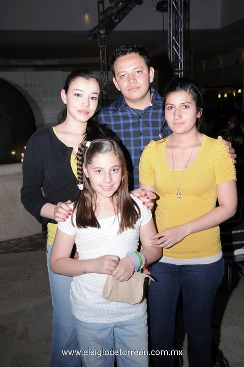 25032012 BRENDA  Cabral, Javier Aguirre, Claudia Aguirre y Daniela Chibli.