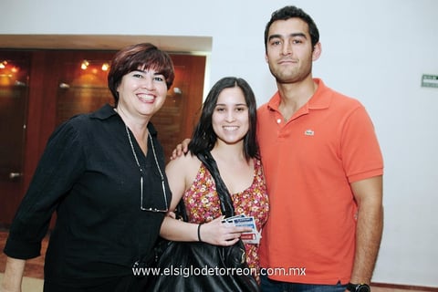 25032012 MARTHA  y Montserrat Meza, y Sergio García.