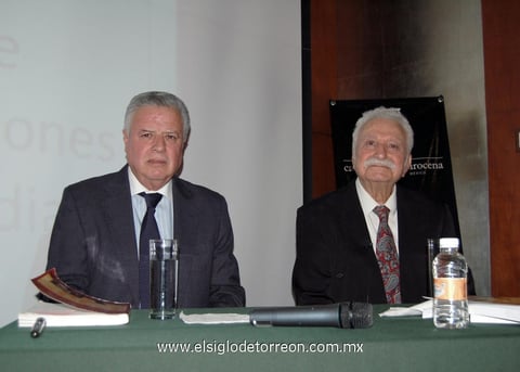 30032012 JORGE  Zermeño Infante y el escritor José Vargas.
