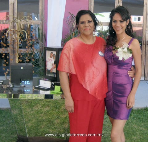 30032012 MARISOL  Sánchez Campa disfrutó de una despedida de soltera que le ofreció su mamá Guillermina Campa García, por su próxima boda con Édgar Ochoa Santos a efectuarse en la ciudad de Zacatecas el dos de junio del presente año.
