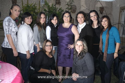 04032012 LORENA,  Alejandra, Flor, Alejandra, Anel, Flor, Maribel, Lupita y Cinthia, acompañaron en Ana Karla en su despedida de soltera.