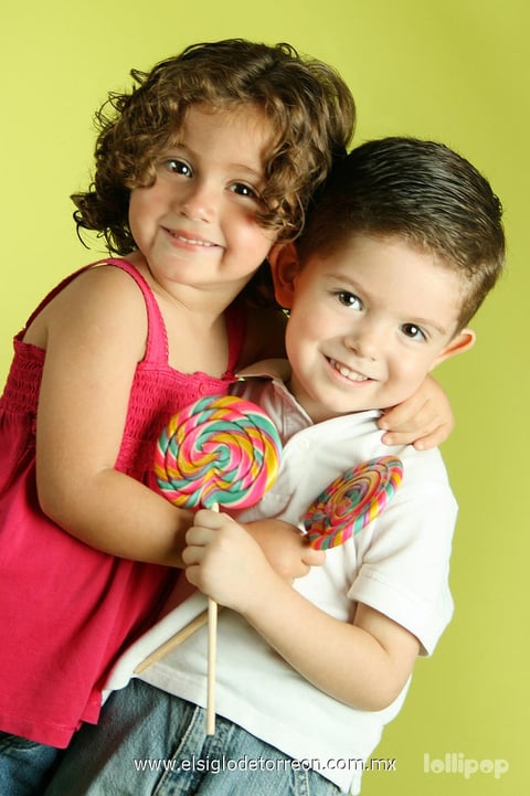 04032012 SOFíA  y Faruk en una foto de estudio.
