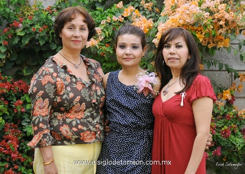 31032012 NATALIA  al lado de su mamá América Marín y su futura suegra Diana Cisneros.