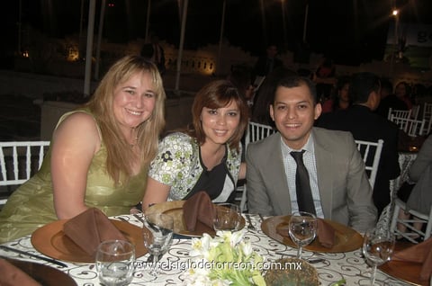 04032012 BLANCA  Barajas, Sara de la Cruz y Rigel Fernández.