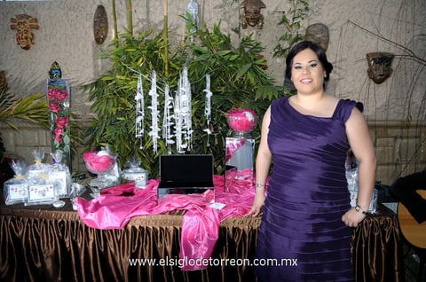 04032012 ANA KARLA  Caballero Agundis, feliz en su despedida de soltera.