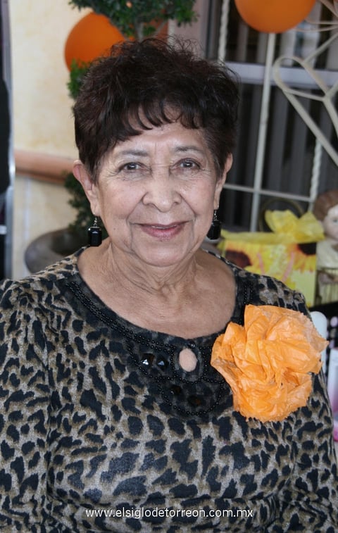 31032012 SOLEDAD  Rentería Reyes fue festejada por sus hijos, nietos y bisnietos al cumplir 80 años de edad.
