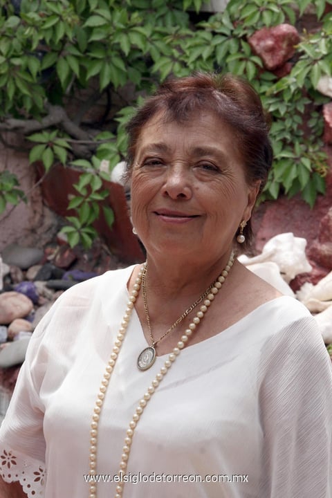31032012 ROSA  Uribe de Cornejo el día de su cumpleaños 77 durante la reunión que le ofrecieron sus hijas Rocío y Raquel Cornejo.
