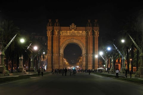 El Arco del Triunfo fue otro de los munumetos que se unieron al movimiento en Barcelona.