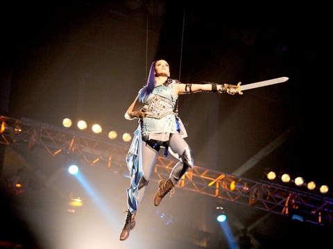 Katy Perry sorprendió con su actuación musical al volar por el recinto.
