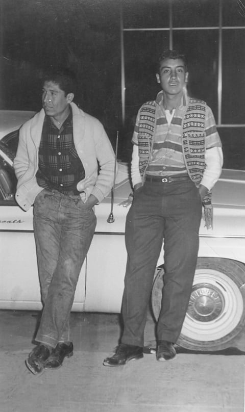 HÉCTOR  Ordaz Granados (f), Rodolfo Álvarez Herrera "El Chato" y Alejandro Carrillo Prieto en la posada del ISSSTE de Torreón, en el año de 1984.