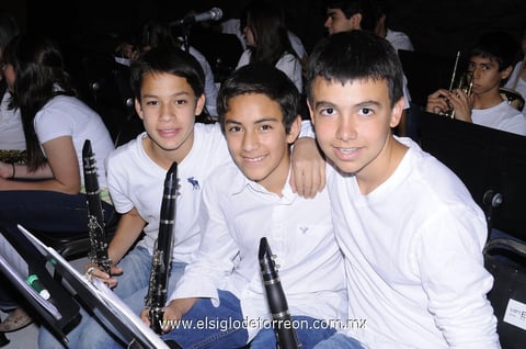 01042012 ARTURO , Juan Pablo y Felipe.