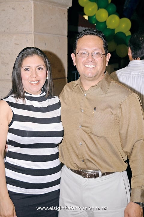 01042012 RODOLFO  González y Eloísa de González.