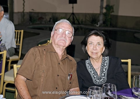 02042012 CARLOS  y Elva González.