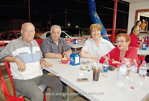 01042012 CHUCRI  Tueme Charur, Juan José Tueme Charur, Janet Habib de Tueme y Guadalupe Tueme de Issa.