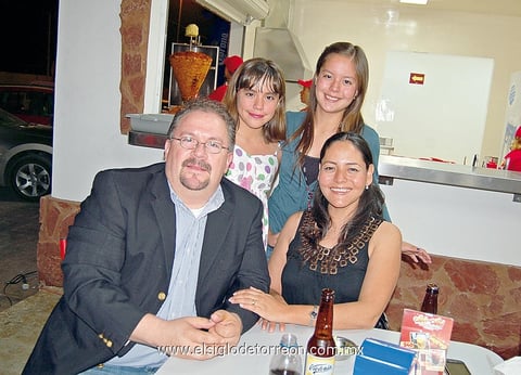 01042012 LETY , Yamile, Sofía y Hannia.