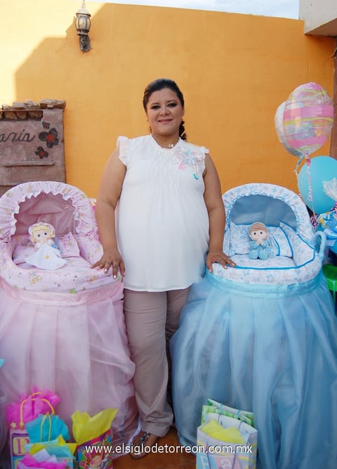 01042012 MAYRA  Dayana Ramírez Ramos disfrutó de una amena fiesta de canastilla.