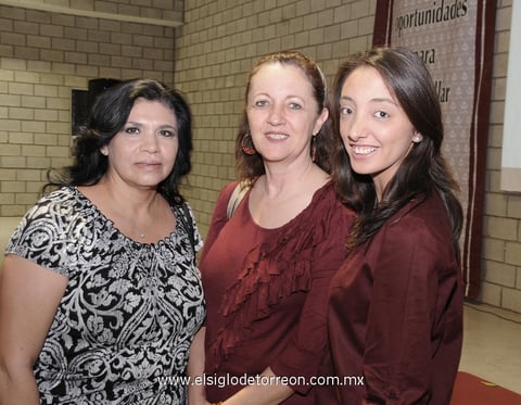 01042012 CARMEN  Sáenz, Dora Izquierdo y Sofía González Izquierdo.