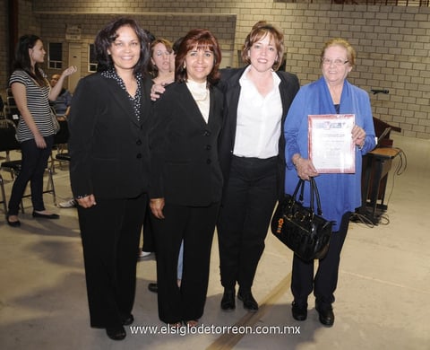 01042012 DANIELA  Porras, Ruth Izquierdo, Nadia Porras y Dora Alicia de Izquierdo.