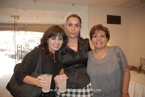 02042012 ANA  Roberta, Ana Díaz y Lorena.
