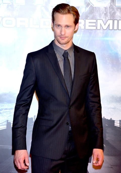 Alexander Skarsgard llegó elegante al estreno de su nuevo filme.