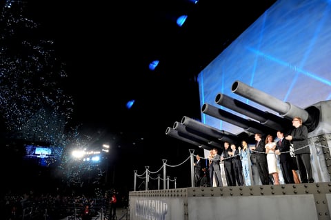 El elenco de la película ´Battletship´ apareció a bordo de un barco de la Marina de Estados Unidos durante el estreno del filme en Japón.
