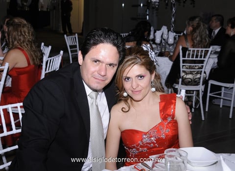 03042012 GERARDO  Salazar y Ana de Llano.