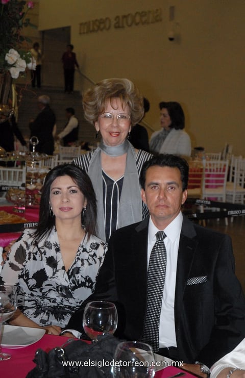 03042012 AURORITA , Paty y Fernando.