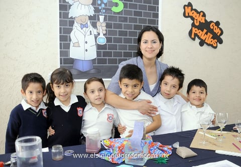 04042012 MARCO,  Natalia, Sara, Fernando, Alexis y Ãngel con su maestra Alejandra.