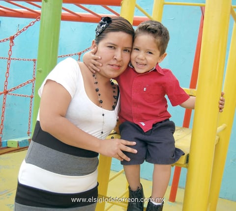 04042012 LETICIA  GutiÃ©rrez y Arturo Salas.