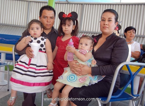 04042012 XIMENA , Arturo, Camila, Frida y Paty.