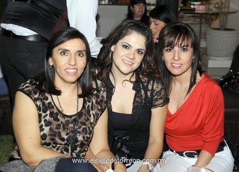04042012 NENA,  Dulce y Ale, fueron captadas al momento de disfrutar de reciente acontecimiento social.