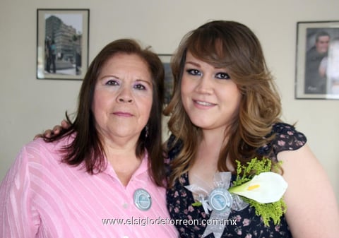 04042012 BRENDA  MÃ¡rquez HernÃ¡ndez en su festejo prenupcial acompaÃ±ada de la organizadora, su mamÃ¡ Silvia HernÃ¡ndez RamÃ­rez.