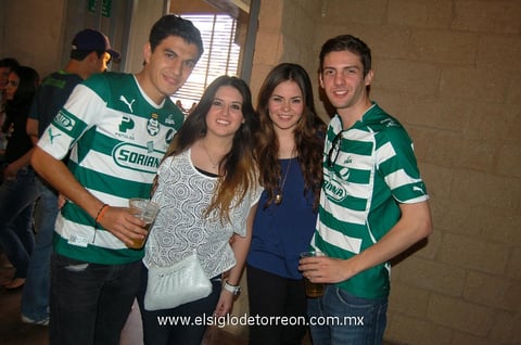 08042012 MARTíN , Ángela, María Sofía y Poncho.