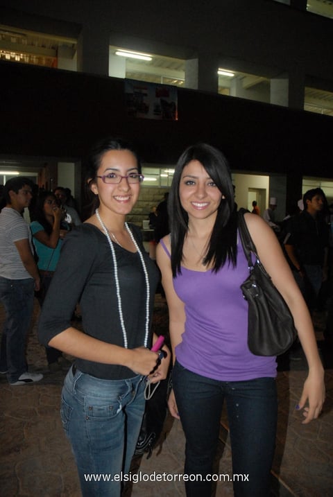 08042012 PAOLA  y Rosana.