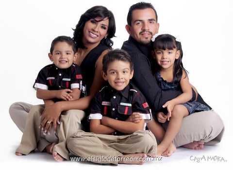 06042012 LAURA DENISSE  Silva Ayala festejará el día de hoy cinco años de vida.- Caja Mágica Fotografía