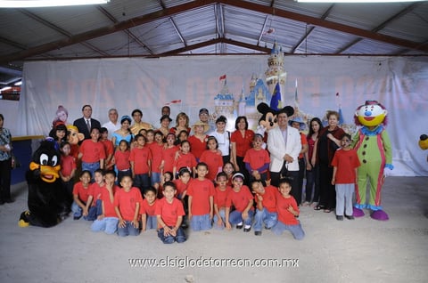 06042012 LOS PEQUEñOS  de la Casa del Niño pasaron momentos inolvidables.