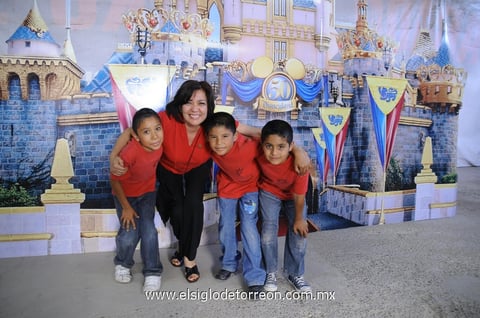 06042012 LALO,  Yolanda, Beto y Axel.