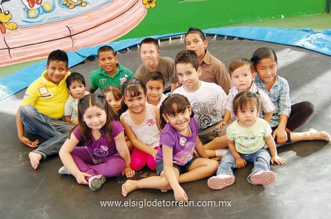07042012 INVITADOS  al cumple de Keyra Dávila Montoya.