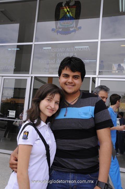 08042012 LAURA  y René.